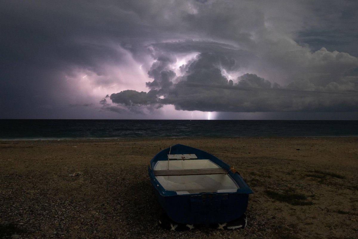 Ciclone mediterraneo Harry, nubifragi e mareggiate: Italia in massima allerta