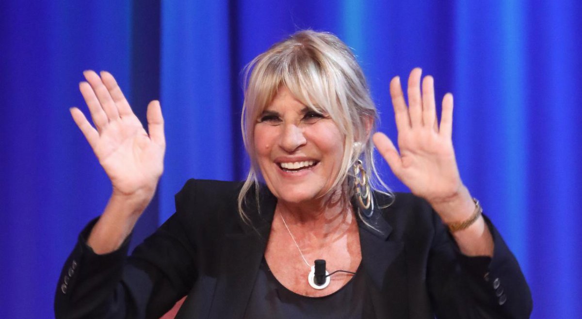 Gemma Galgani defilata a Uomini e Donne: richiamo di Maria De Filippi e ruolo sempre più ridotto