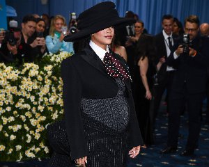 rihanna mostra rihanna mostra