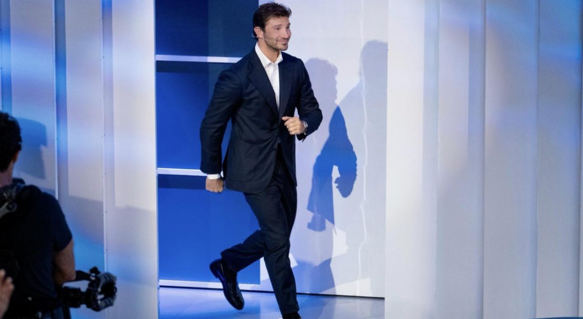 Stefano De Martino commosso a C