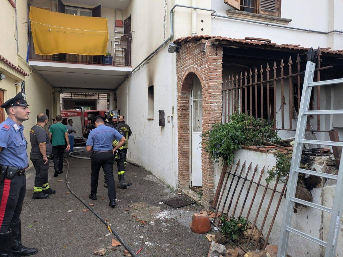 Napoli, esplosione in un appartamento a Meta di Sorrento: due anziani morti