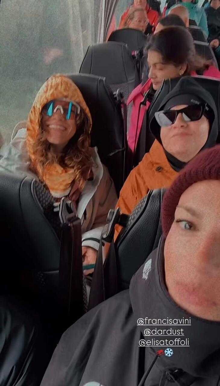 Emma Marrone Emma Marrone ed Elisa in Islanda, vacanza in motoslitta sul ghiacciaio Langjökull