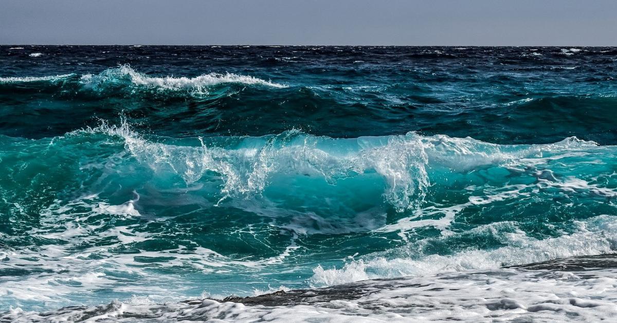 Il surfista Nicola Campus a Cala Ginepro è rimasto in mare per oltre 16 ore