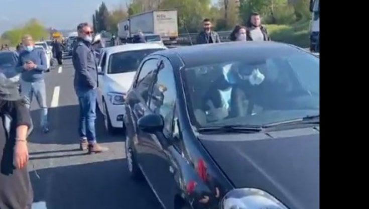 A1, protesta dei ristoratori : Video, ferito un manifestante