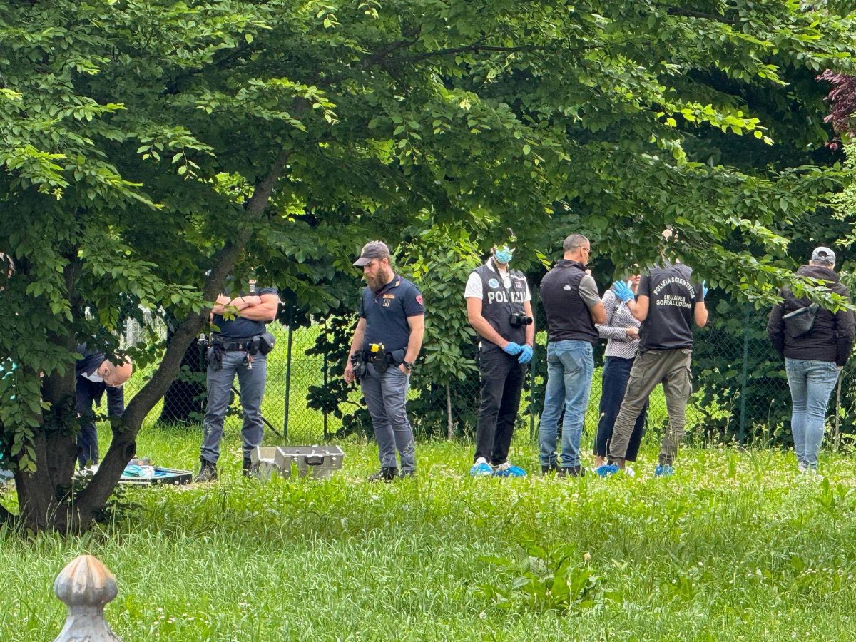 Parma, feto ritrovato su un marciapiede nel quartiere Crocetta