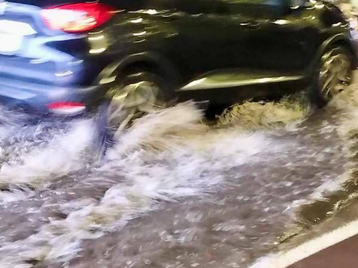 Maltempo a Genova: nuova tromba d Maltempo a Genova: nuova tromba d