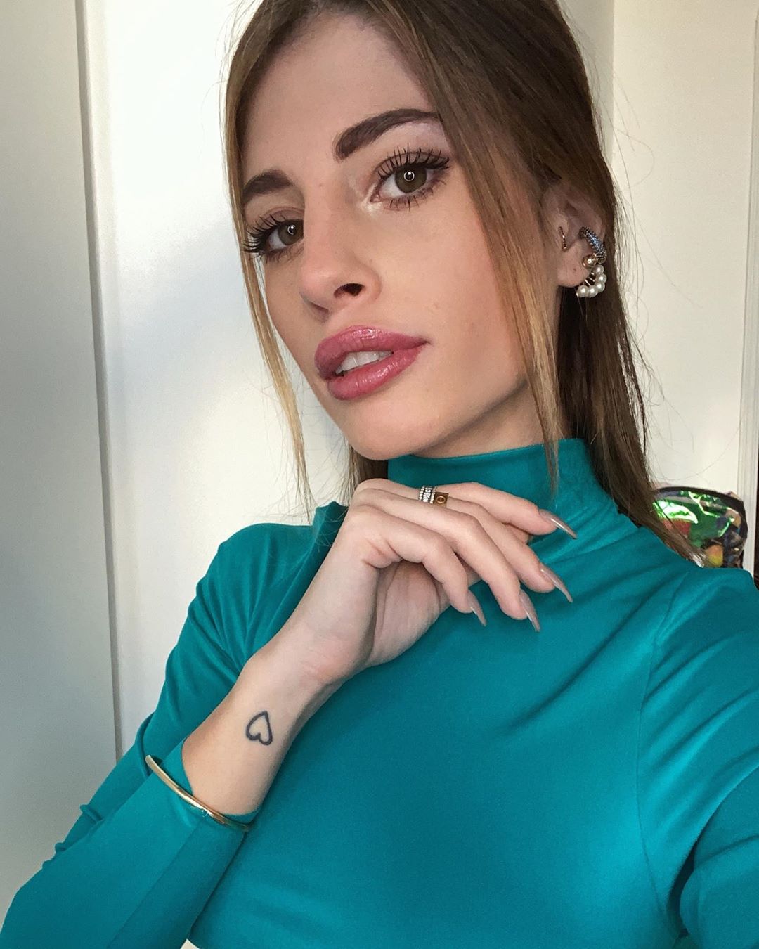 Chiara Nasti e le unghie a tema Coronavirus : il web insorge