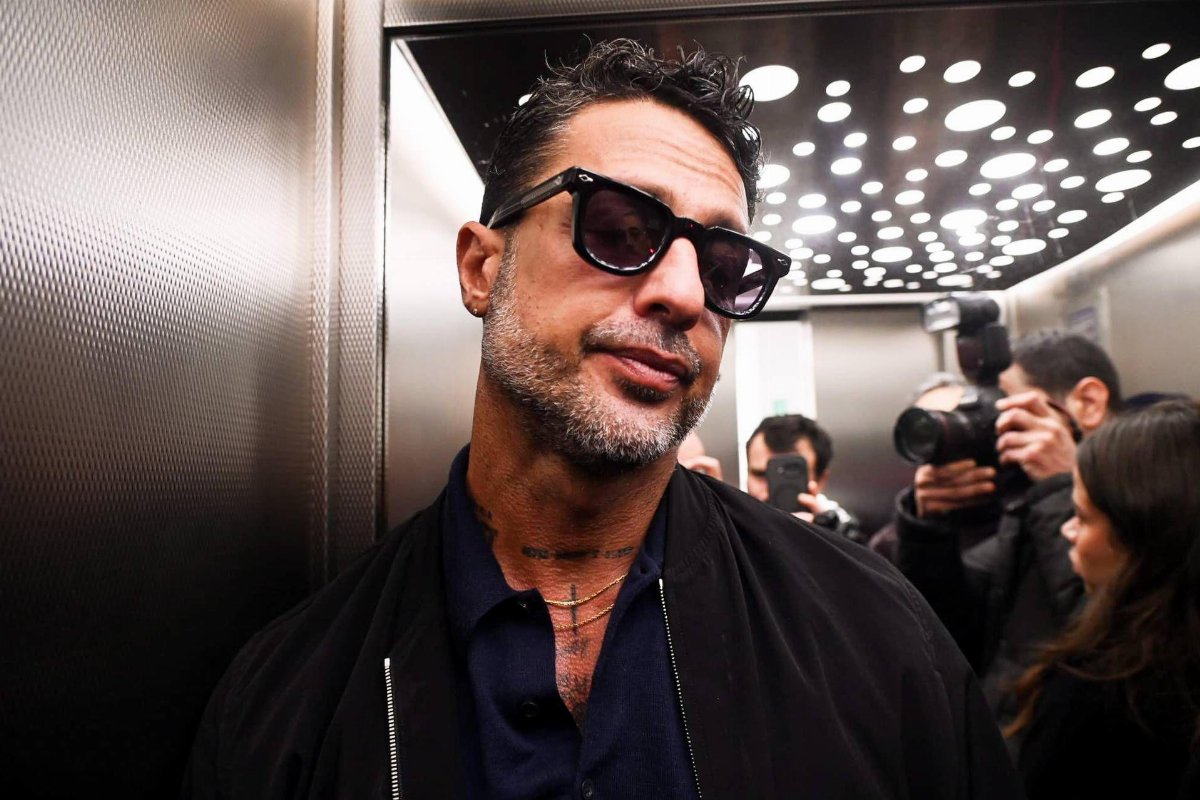 Caso Signorini, Corona contro Mediaset: Nuovo editto bulgaro, non mi fermeranno Caso Signorini, Corona contro Mediaset: Nuovo editto bulgaro, non mi fermeranno