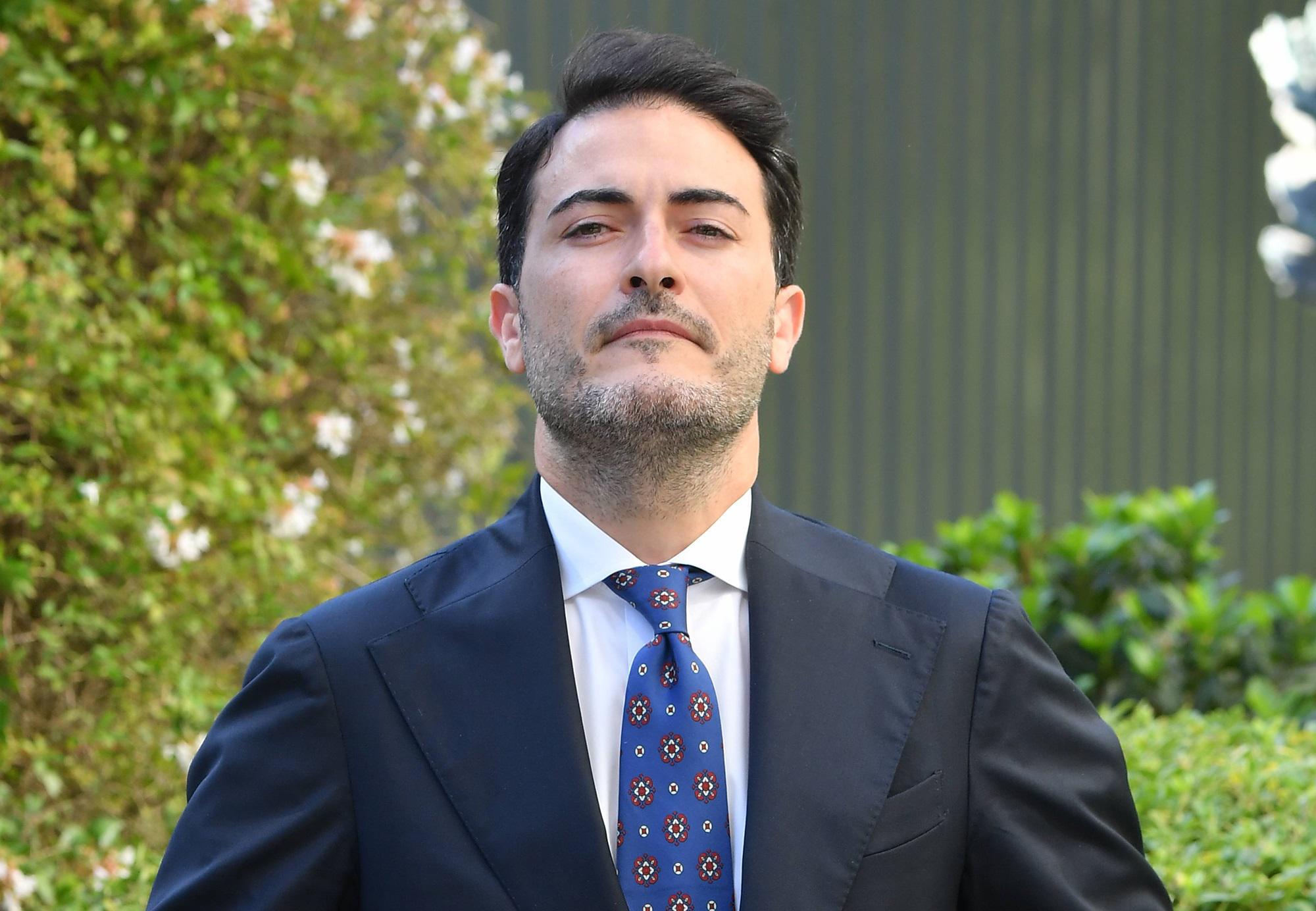 chiude altra chiude altra