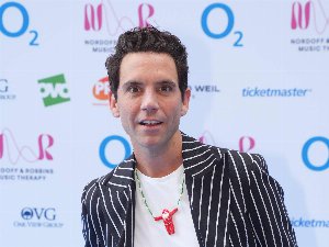 mika annuncia mika annuncia