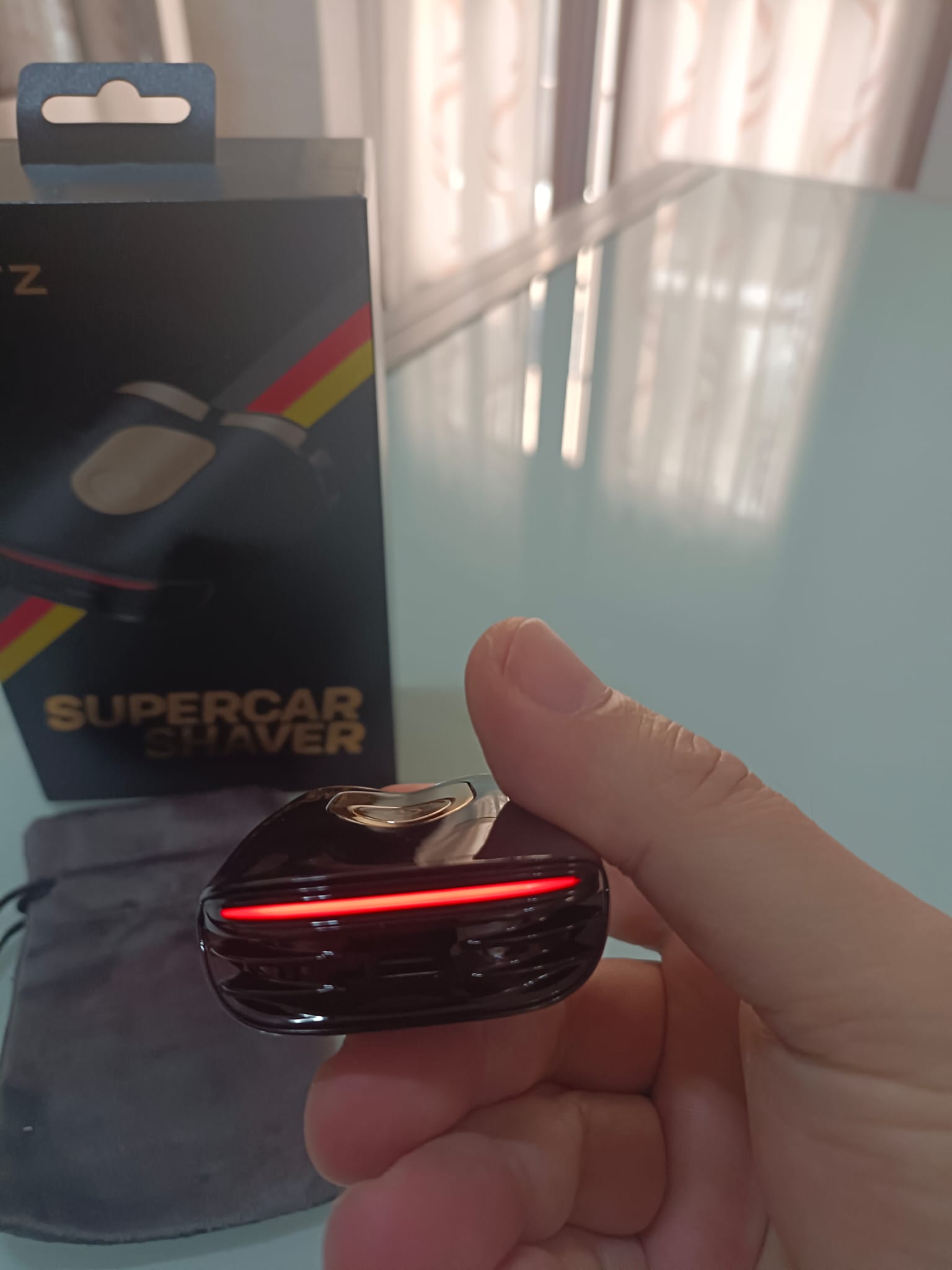 recensione Metz Supercar Electric Shaver, prova del rasoio elettrico compatto con autonomia fino a due mesi