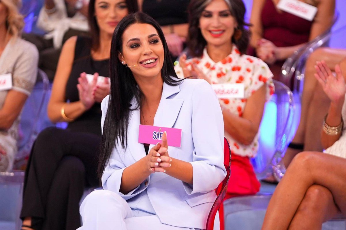 Uomini e Donne, sorpresa in studio: Chi è Sara Gaudenzi, la nuova tronista del dating show
