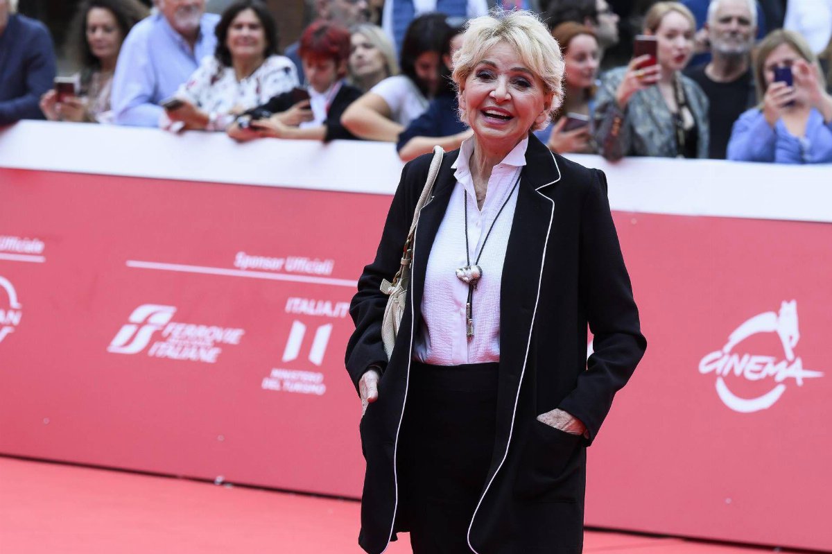 Enrica Bonaccorti celebra 76 anni: una serata speciale tra affetto e amicizia Enrica Bonaccorti celebra 76 anni: una serata speciale tra affetto e amicizia