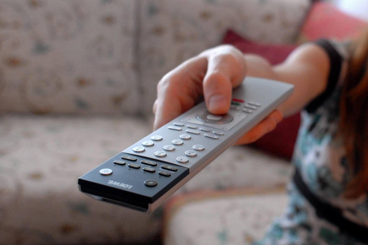 Ascolti tv 22 gennaio: Don Matteo domina il prime time, Striscia in prima serata al 18,6%