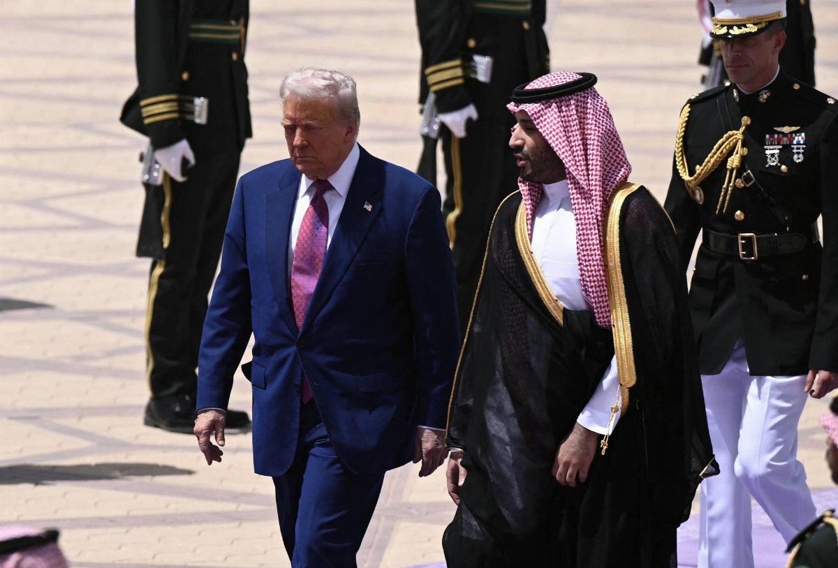 Donald Trump in Arabia Saudita: incontro con Mohammed bin Salman, investimenti e accordi militari in primo piano