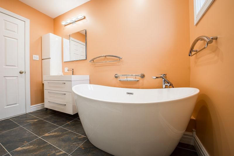 Arredare un bagno moderno è una sfida: perché usare i mobili sospesi Arredare un bagno moderno è una sfida: perché usare i mobili sospesi