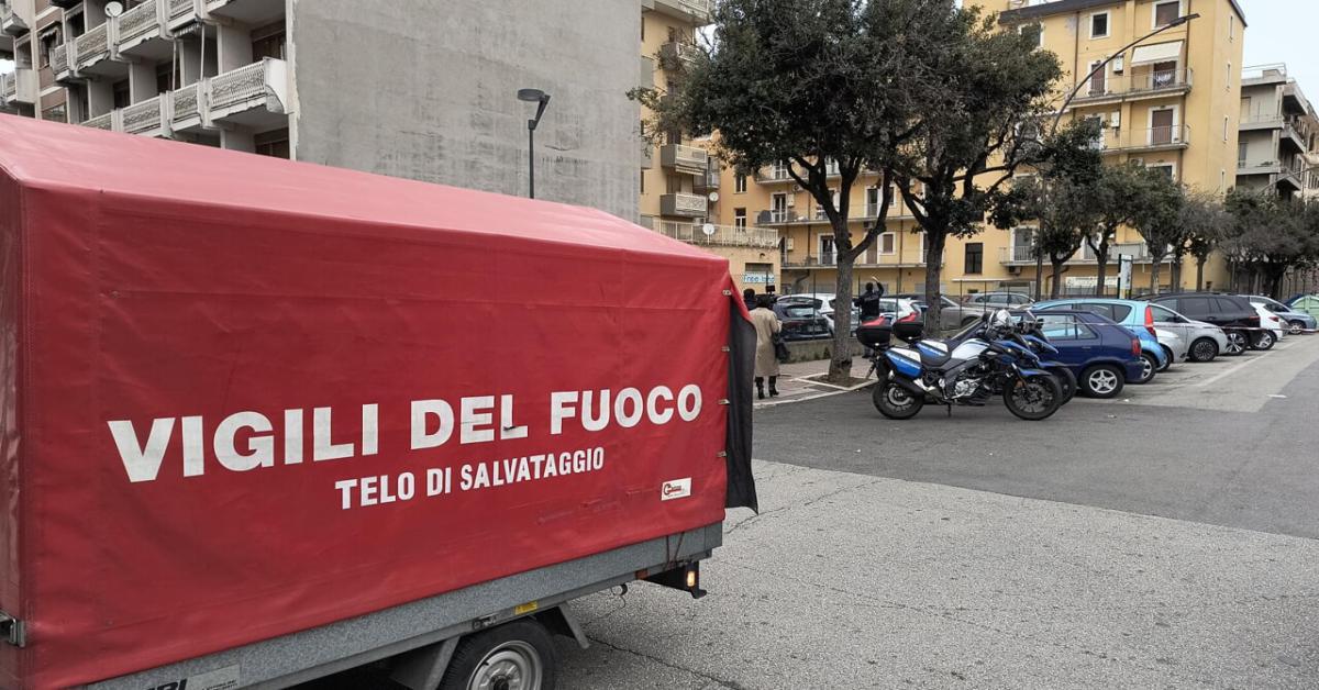 Pescara: il ragazzo che per 44 ore è stato in bilico sul balcone è salvo