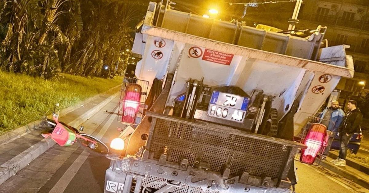 Napoli: Studentessa tedesca di 27 anni muore investita da camion rifiuti