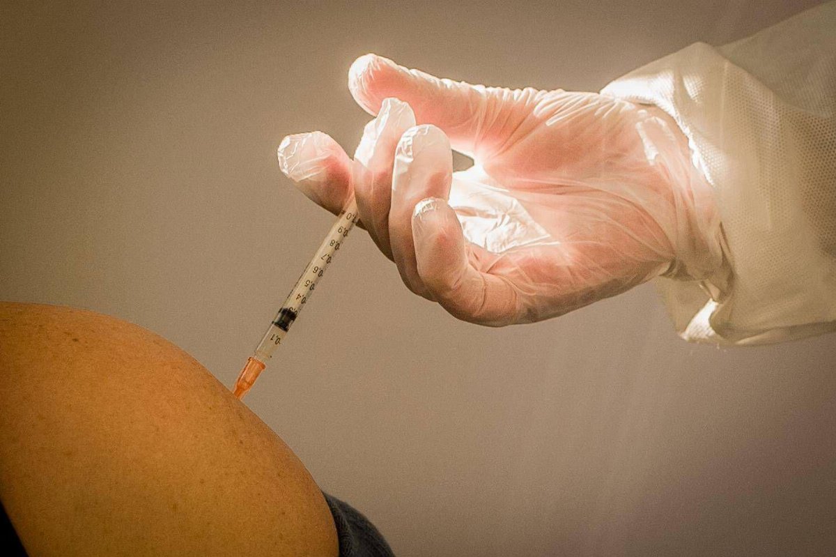 La Serbia testerà il vaccino russo contro il cancro: entusiasmo politico e perplessità scientifiche