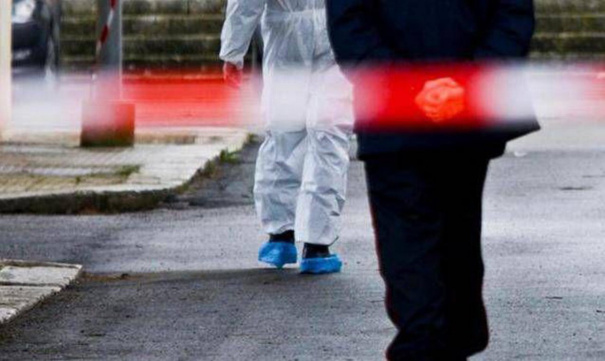 Prato, 37enne accoltellato a morte in strada: fermati due giovani albanesi
