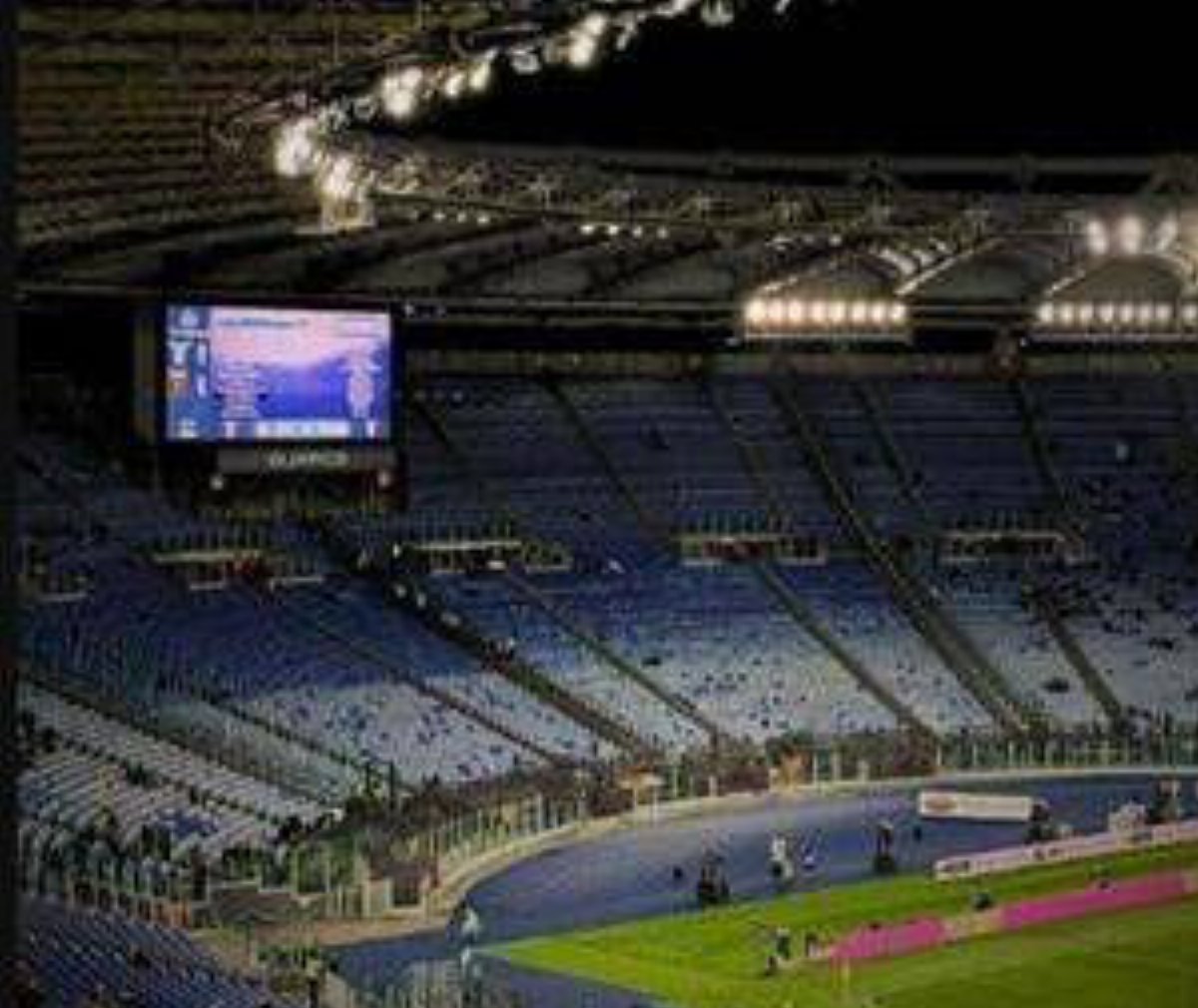 Lazio-Genoa in campo nel deserto - lo stadio Olimpico è vuoto