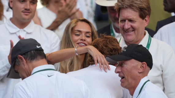 Sinner Laila Hasanovic festeggia Sinner a Wimbledon, l