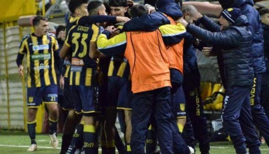 Juve Stabia Inarrestabile: Vittoria 3-0 Contro la Virtus Francavilla e Fuga in Classifica