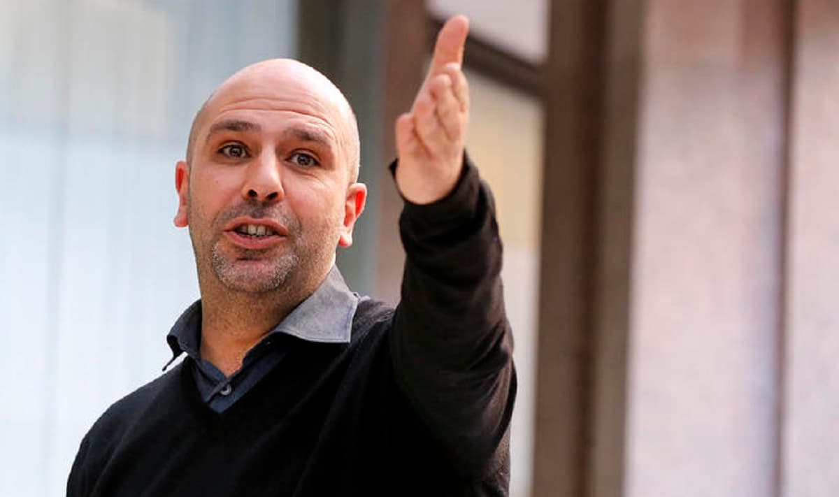 Checco Zalone Derubato a Padova: Comico Pugliese Scherza sulla Disavventura