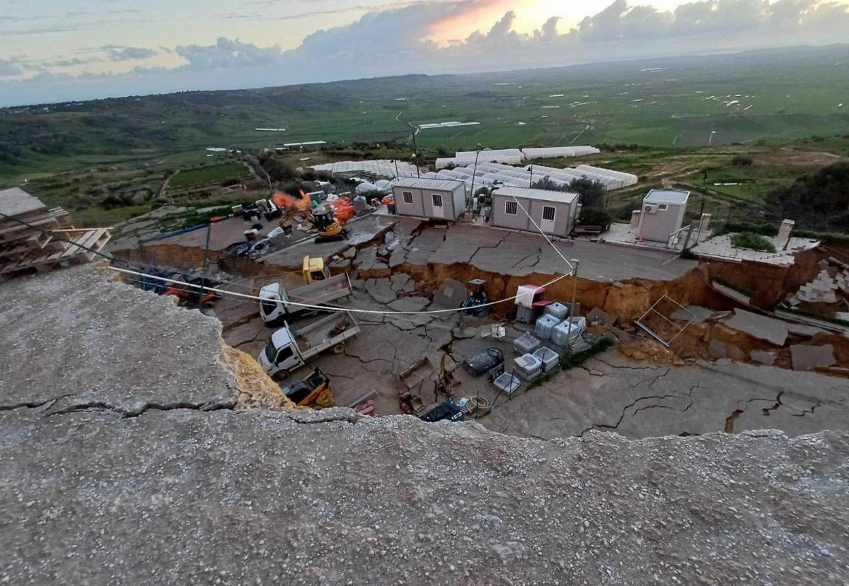 Frana a Niscemi, oltre 500 sfollati al Palasport: il sindaco parla di emergenza grave