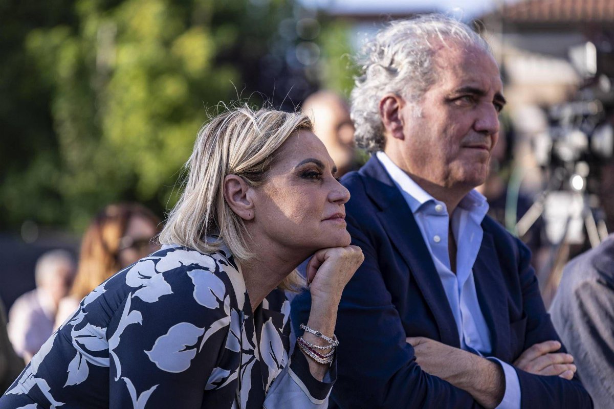Simona Ventura e Giovanni Terzi, minacce e insulti dallo stalker: gli audio e lo sfogo sui social