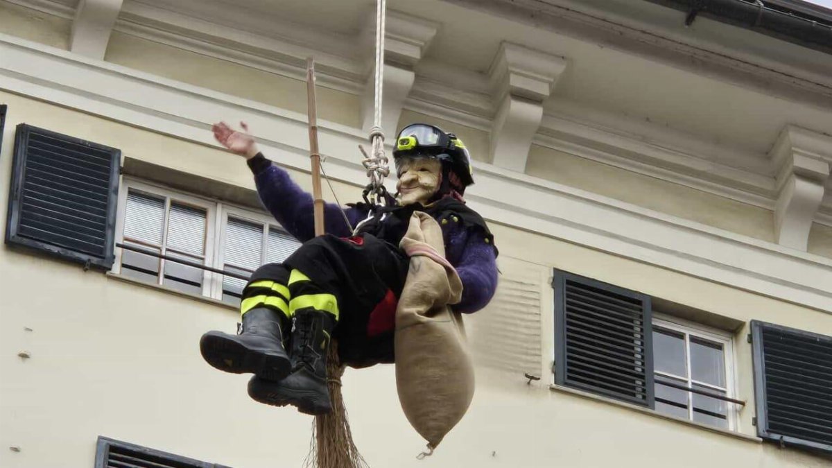Epifania 2026 a Genova: la Befana in piazza Matteotti tra calza, musica e dolci per i bambini Epifania 2026 a Genova: la Befana in piazza Matteotti tra calza, musica e dolci per i bambini