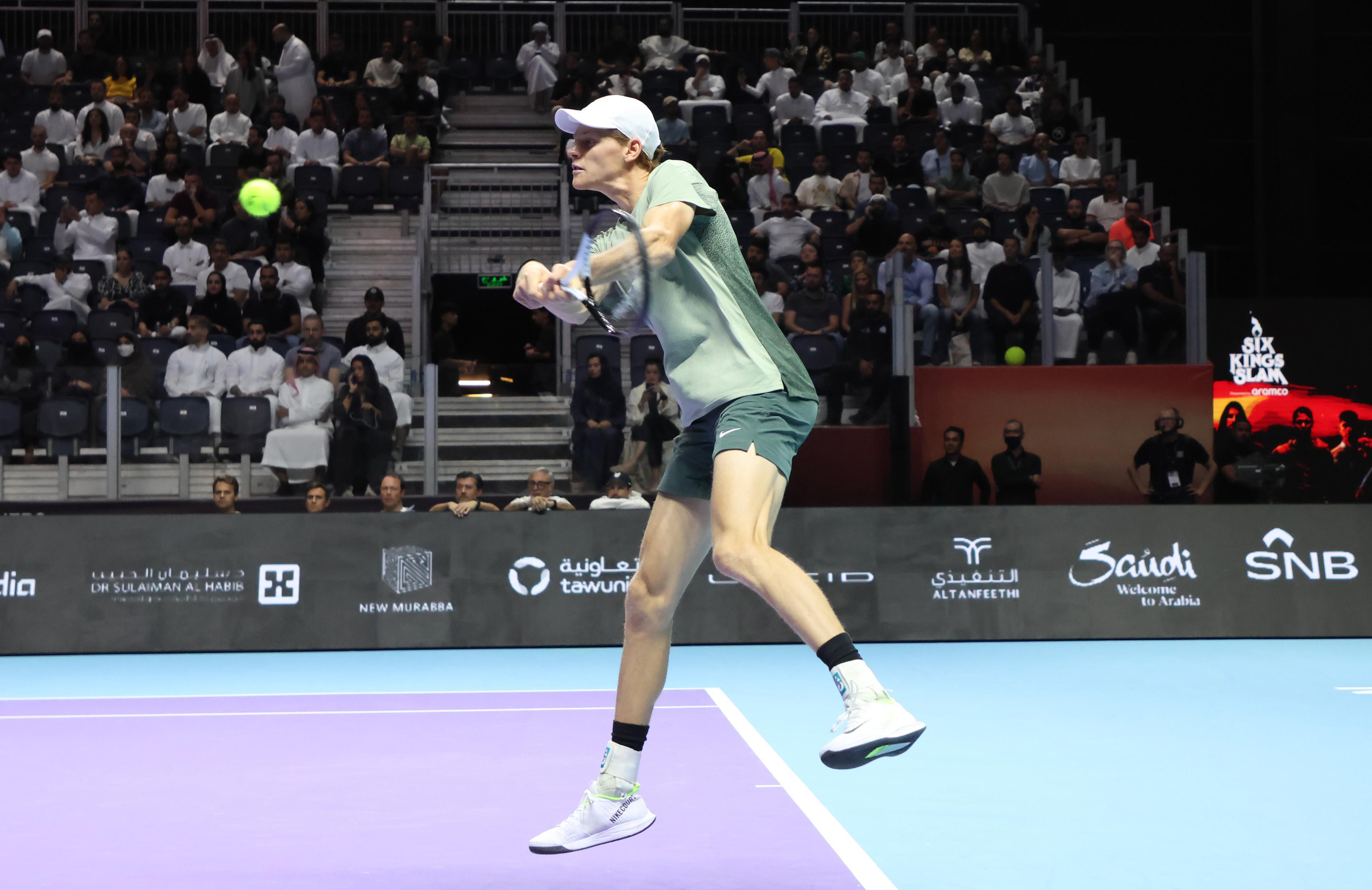 Jannik Sinner in Finale al Six Kings Slam: Battuto Djokovic, Ora Sfida Alcaraz a Riad