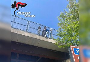 carabiniere salva carabiniere salva