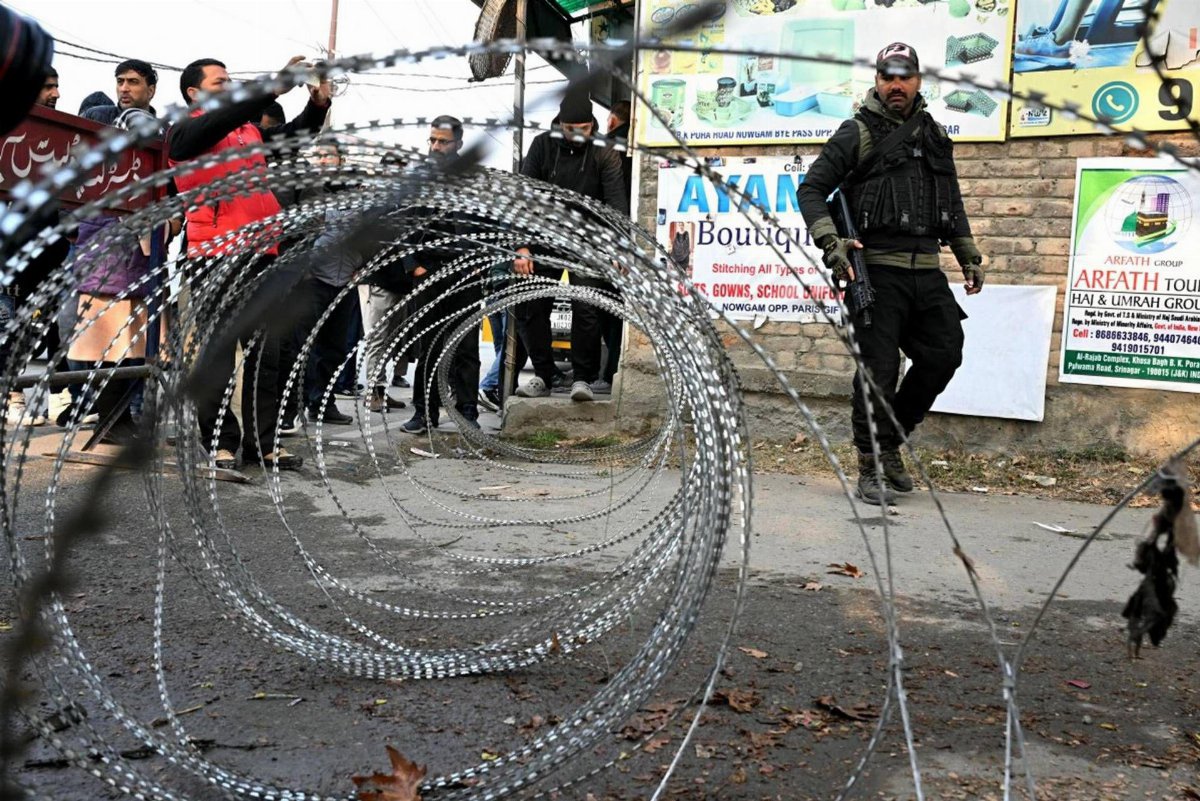 India, esplosione in stazione di polizia in Kashmir: sequestri di esplosivi finiscono in tragedia India, esplosione in stazione di polizia in Kashmir: sequestri di esplosivi finiscono in tragedia