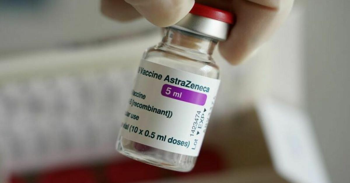 AstraZeneca riconosce effetti collaterali del vaccino covid-19: possibili casi di trombosi