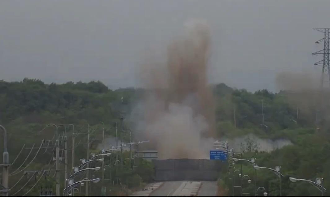 La Corea del Nord distrugge strade di collegamento con il Sud, alta tensione lungo il confine