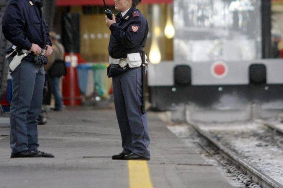 Tragedia a Colle Mattia: donna americana travolta e uccisa dal treno Roma-Ciampino Tragedia a Colle Mattia: donna americana travolta e uccisa dal treno Roma-Ciampino
