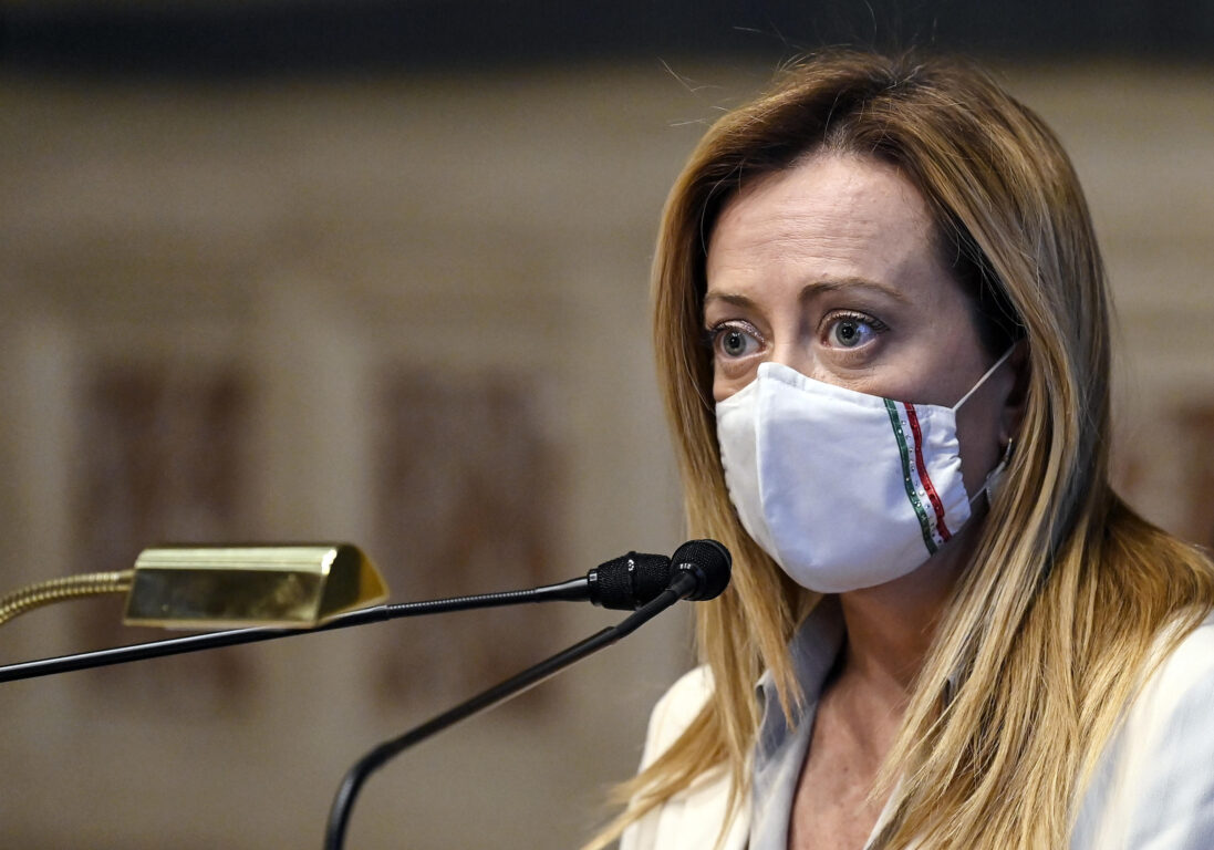 Giorgia Meloni e i 35mila euro a un clan di nomadi per comprare voti