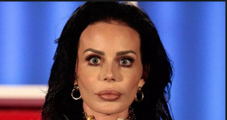 Nina Moric rinuncia la Grande Fratello Vip : mi devo disintossicare Nina Moric rinuncia la Grande Fratello Vip : mi devo disintossicare