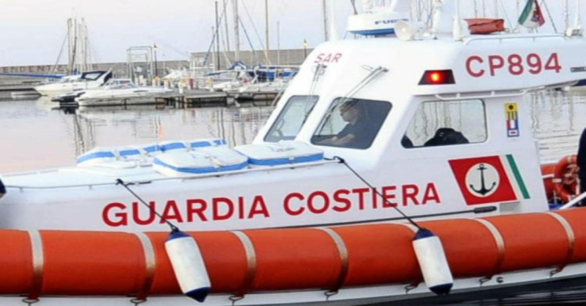 Ascoli Piceno - peschereccio affonda a 6 miglia da San Benedetto del Tronto / salvati tre pescatori