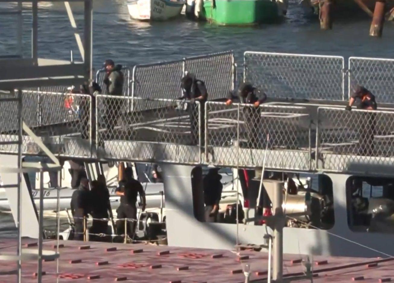 Migranti, primi arrivi in Albania con la nave Libra