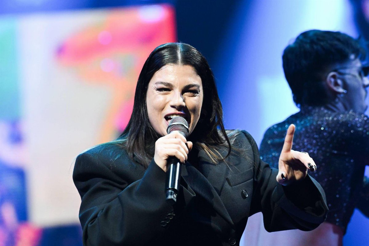 Emma Marrone racconta il tumore alle ovaie: In sala operatoria sei solo contro la malattia