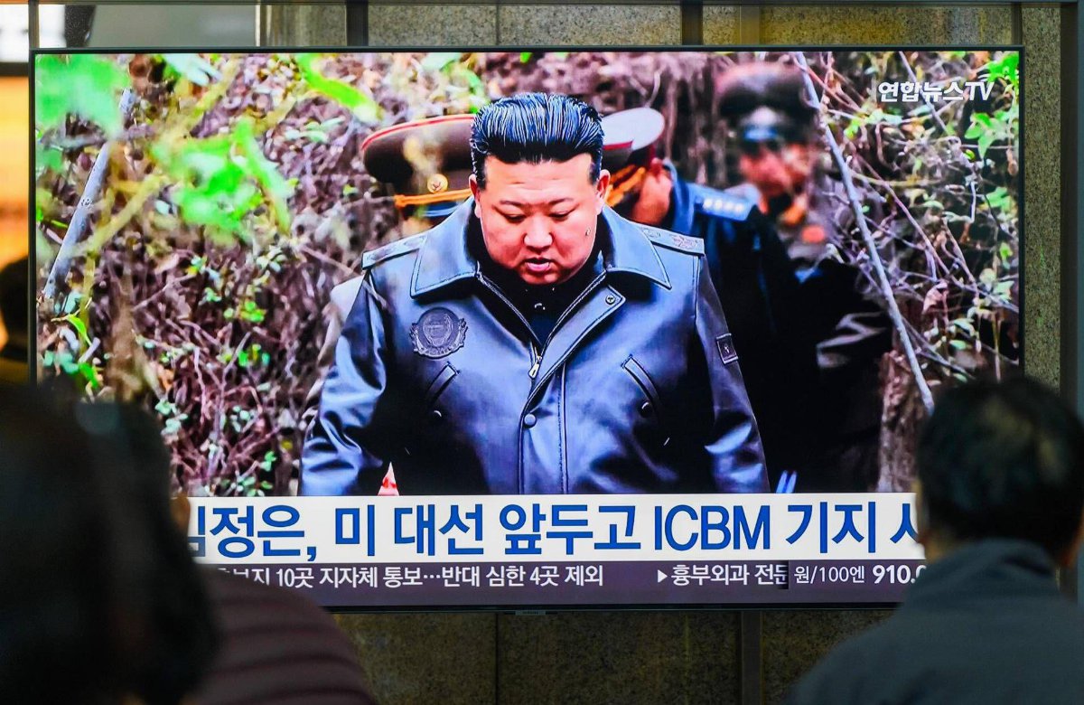 Nordcorea, Kim Jong-un supervisiona test su contrattacchi nucleari contro Seul e USA