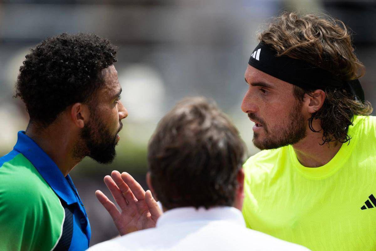 Video Tsitsipas colpisce Fils alla spalla: scintille e lite accesa agli Internazionali d