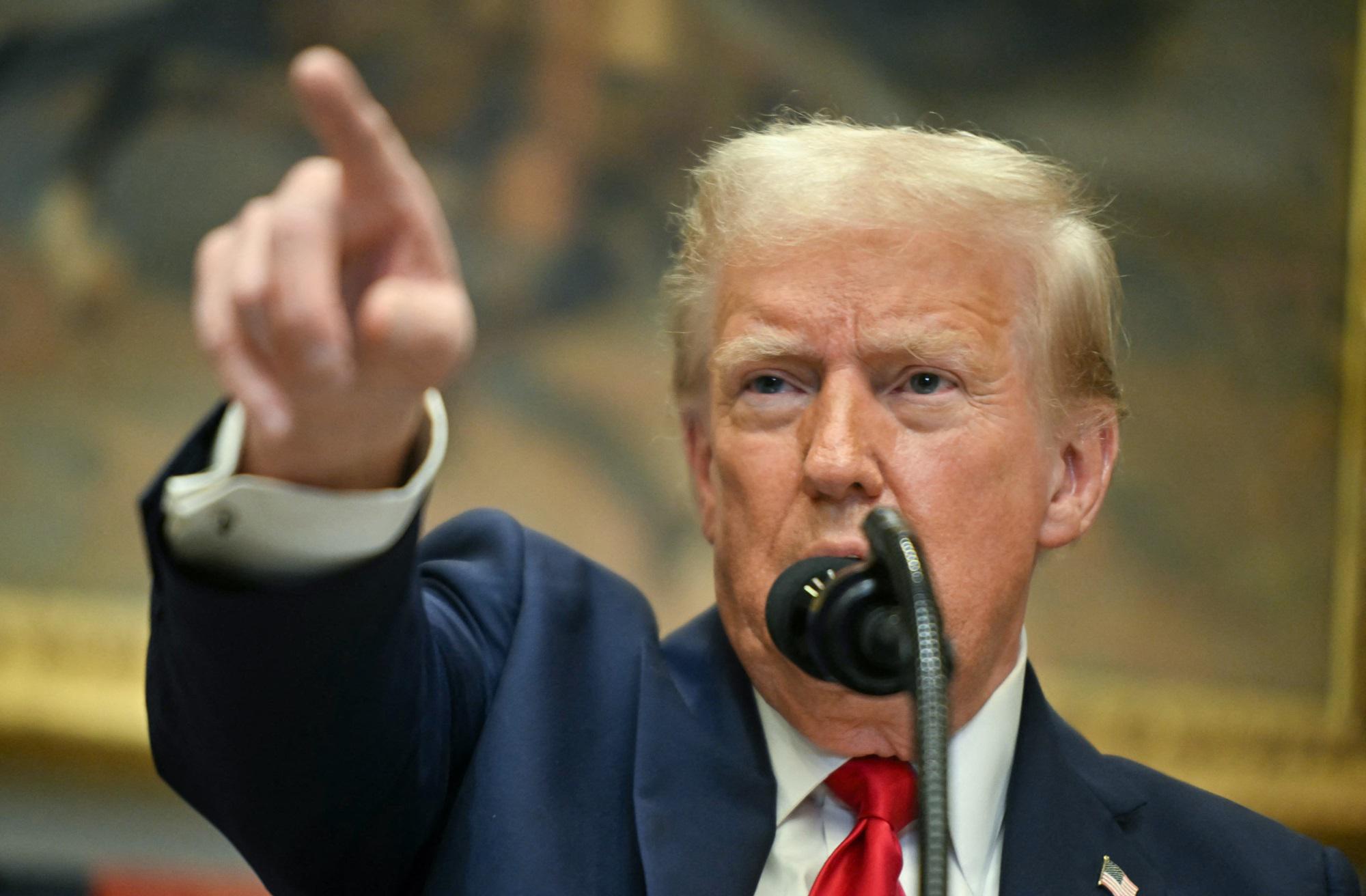 Trump Licenzia Funzionari Legati alle Indagini Penali su di Lui