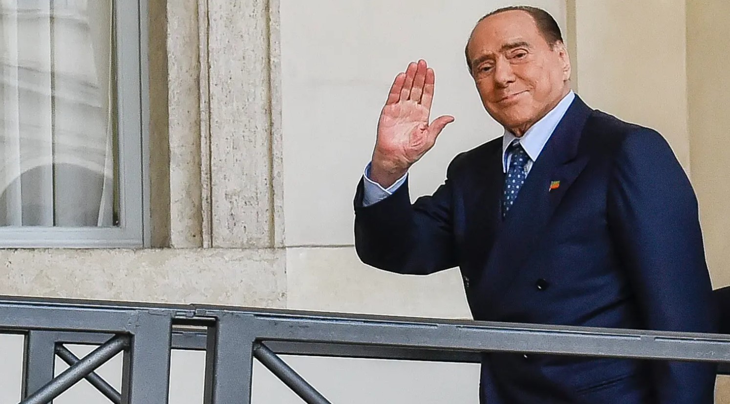 Le ultime notizie su Berlusconi ricoverato in ospedale per problemi cardiaci e respiratori