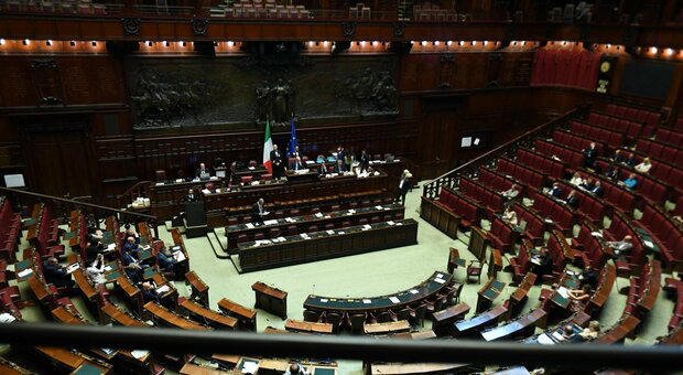 Concorso Camera dei deputati: record di domande per stipendi fino a 100mila euro