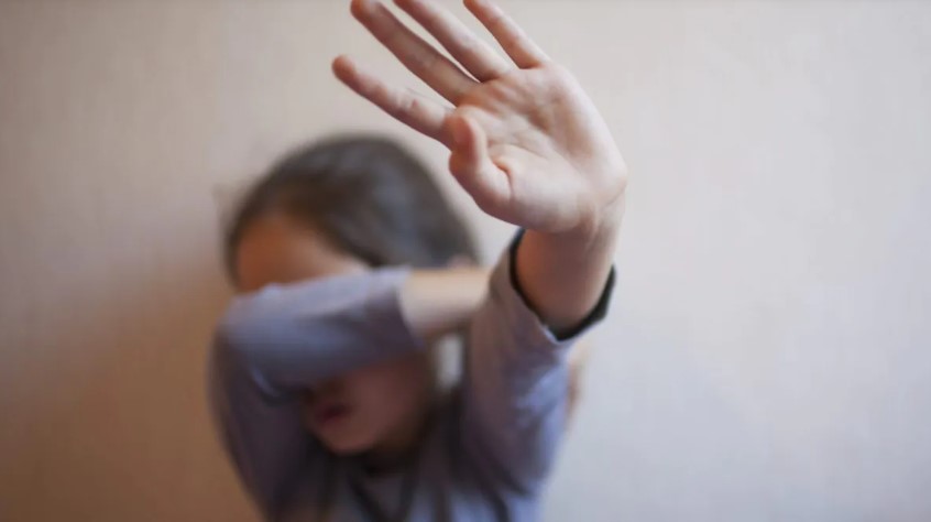 Condanna a 10 anni per abuso su minorenne incinta: vicenda scioccante nella provincia di Varese