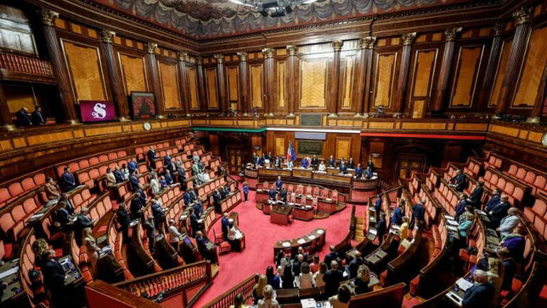 Stipendi dei deputati e senatori italiani: tutte le voci del trattamento economico