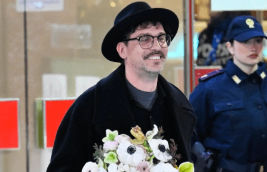 Chi è Willie Peyote a Sanremo 2025il brano Grazie ma no grazie